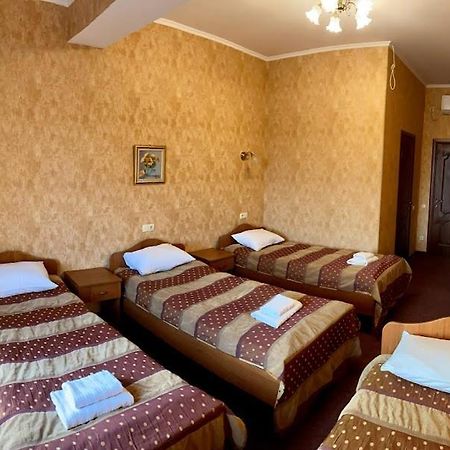 Golden Lion Hotel Boryspilʼ Dış mekan fotoğraf