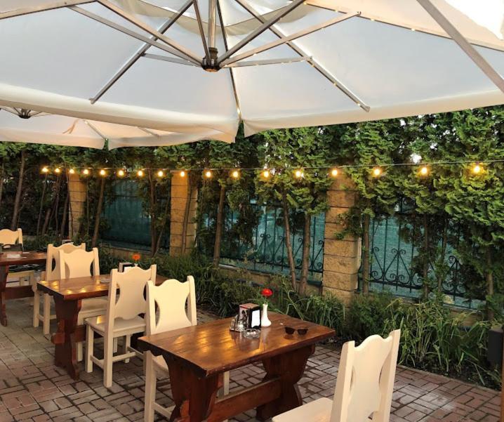 Golden Lion Hotel Boryspilʼ Dış mekan fotoğraf